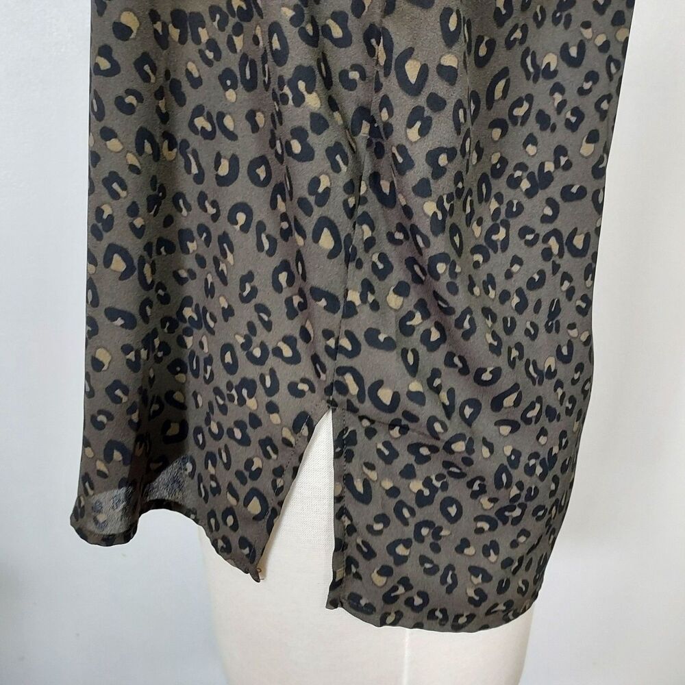 Chelsea & Theodore Women’s Size Large Gray Black Leopard Print Blouse Button Top - Picture 5 of 13
